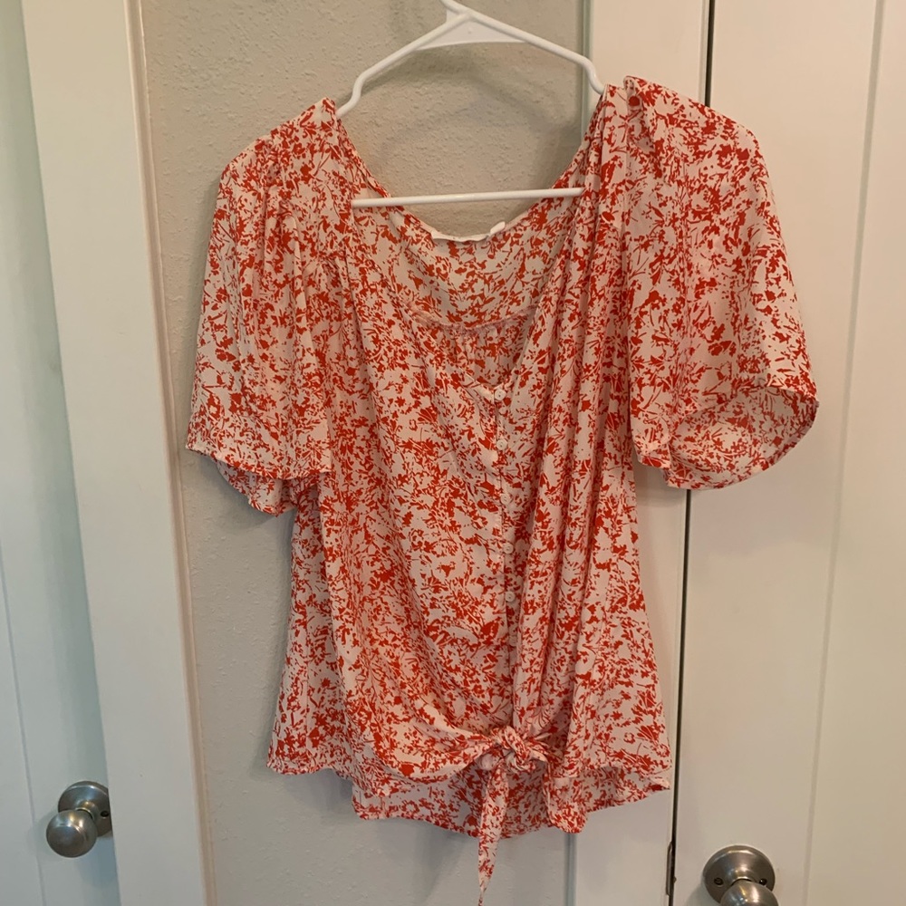 Lush floral button top